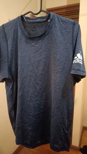 Camisa ADIDAS - TAM P - Treino Academia Corrida