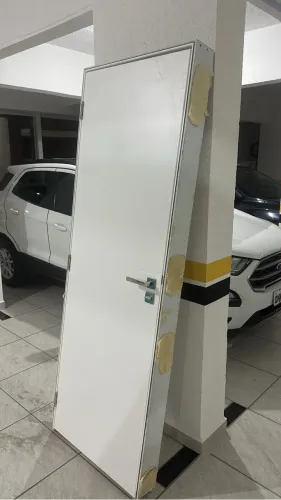 Vendo 2 portas laqueadas novas alto padrão 