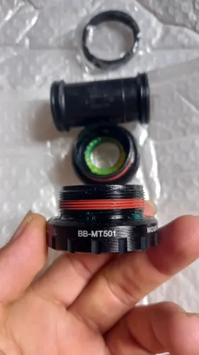 Central SHIMANO BB-MT501 Hollowtech NOVO 