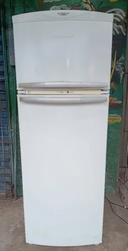 Vendo uma geladeira Brastemp Frost Free