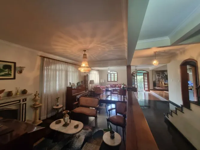 ENCANTADORA CASA - VENDA - 493,70m² 04 SUÍTES E 07 VAGAS DE GARAGENSA- FL38
