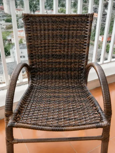 Cadeira em Rattan Artesanal com Estrutura de Alumínio
