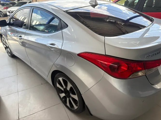 Hyundai Elantra GLS 1.8 16V Aut. 2013