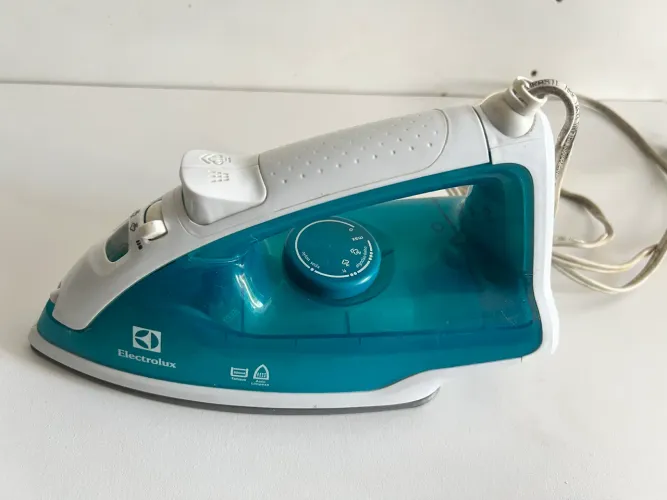 Ferro a vapor Electrolux 220v