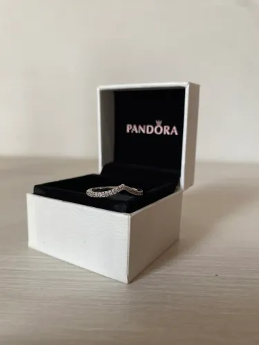 Anel chevron brilhante oficial Pandora