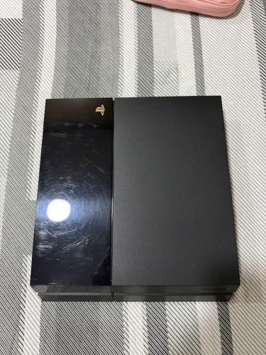 PlayStation 4 fat mais controle dourado