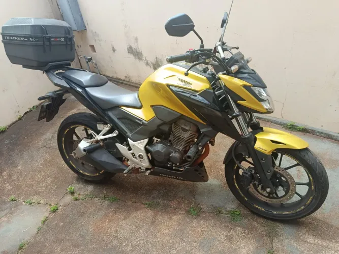 CB 300F TUWISTER - Dourada 2023.