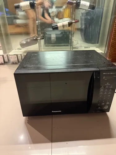 Microondas PANASSONIC sem o prato é novo