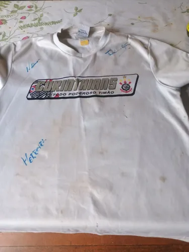 Camisa autografada pelos jogador do Corinthians intacta sem lavar