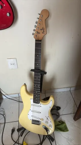 Guitarra Squier Fender