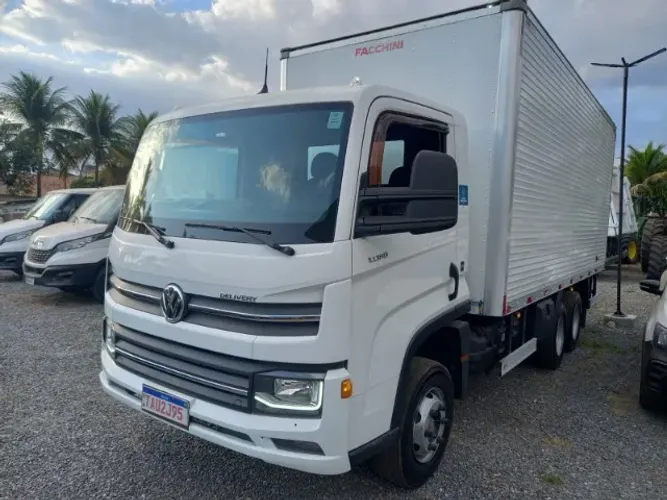 VW 13.180 6x2 Truck Baú Facchini 5,50m 2024/2025 175CV