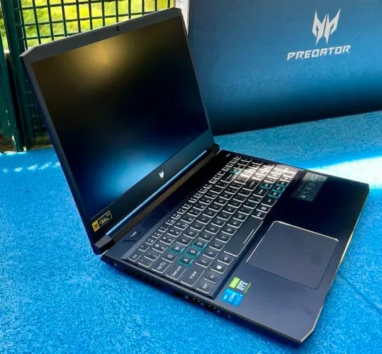 Vendo ou troco em Pc de mesa Notebook gamer predador usado em bom estado 1 ano de uso