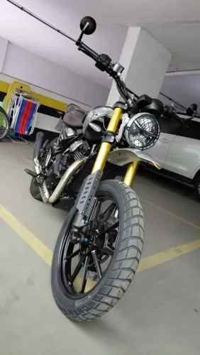 Triumph scrambler 400 customizada 