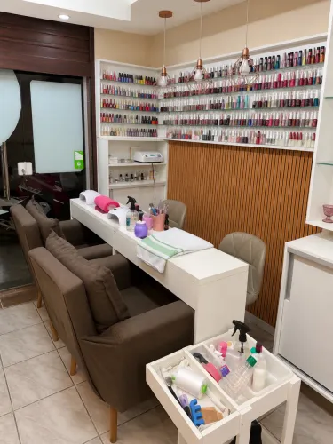 Alugo cadeira ou contrata-se manicure