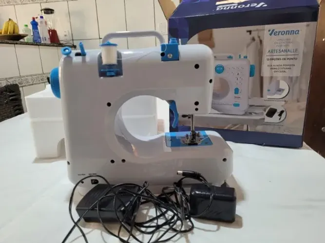 Máquina de Costura Portátil Bivolt - Prática, Leve e Fácil de Usar!