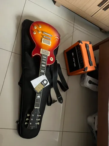 Les Paul Michael gm750n + case + amp + correia