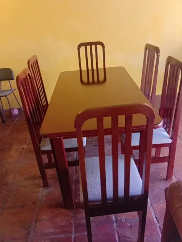Mesa de jantar com 6 cadeiras
