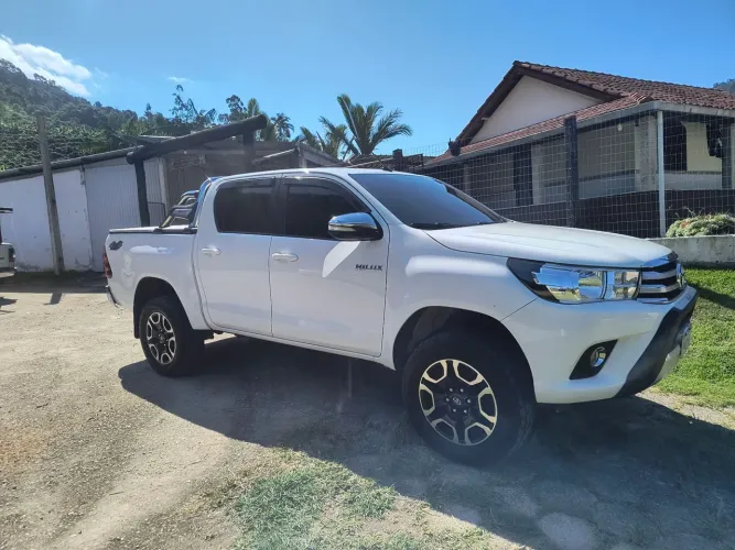 Toyota Hilux CD SR 4X4 2.8 TDI Diesel Aut. 2017