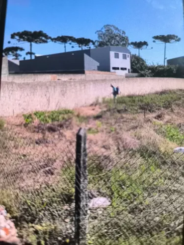 Terreno borda do campo 