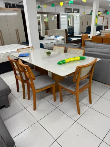 Mesa De Jantar 6 cadeiras madeira maciça