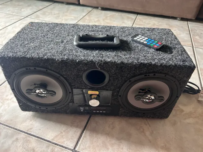 Caixa de som com entrada USB e Bluetooth