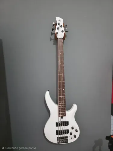 Contrabaixo Yamaha Ativo 305 / 5 cordas
