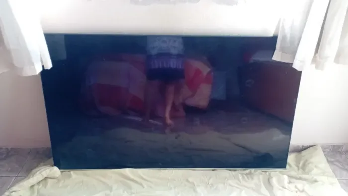 Vende se uma TV de 65 polegadas super conservada o motivo comprei outra maior