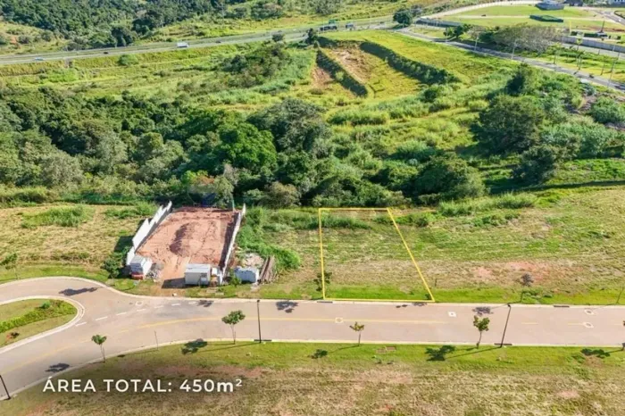 RE/MAX CASANOVA VENDE - TERRENO - 455 METROS QUADRADOS - CONDOMÍNIO LA COLLINE - SOUSAS -