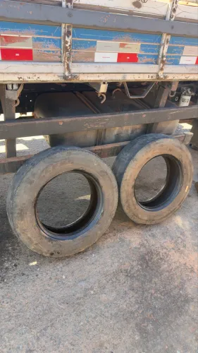 PAR DE PNEUS 215/75 R17,5