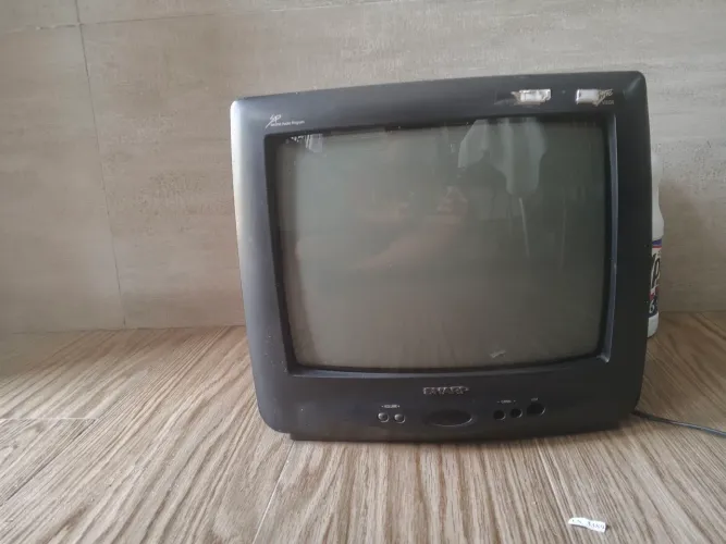 Tv de tubo para retirada de peças 