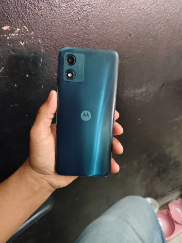 Moto e 13