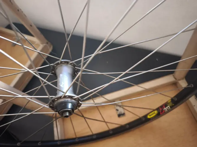 Roda dianteira aro 26 Mavic cubo Deore LX 