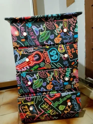 Cômoda com 4 gavetas