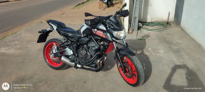 Moto Yamaha, MT 07 , 689CC, 20/21, em dias, com proteção no radiador e motor 