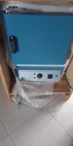 Estufa com circulação e renovação de ar sl 102