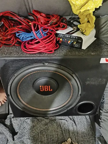 Caixa JBL com módulo Taramps