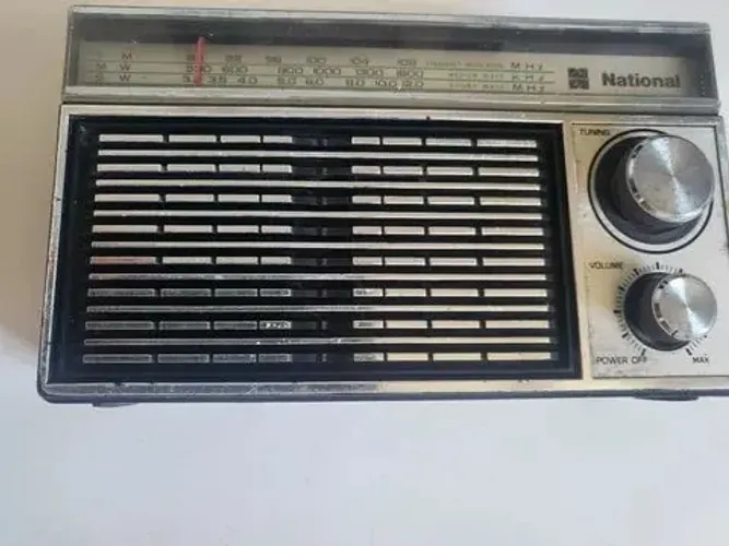 Radio antigo nacional a pilhas