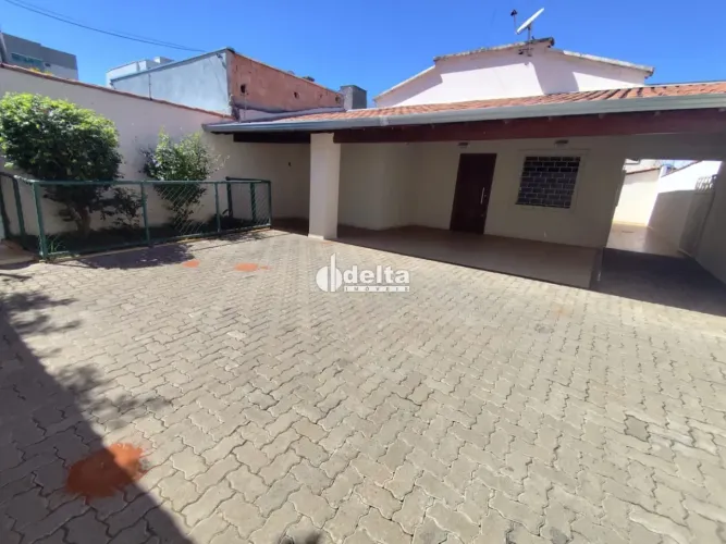Casa residencial com 3 quartos sendo 1 suíte disponível para locação no bairro Jardim Botâ