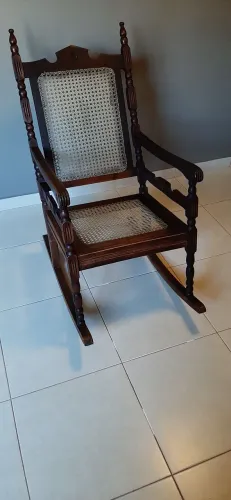 Cadeira de Balanço em madeira