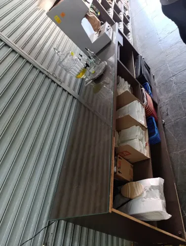 Vende-se balcão de madeira