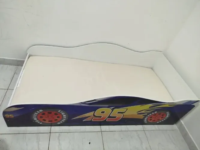 Vendo cama carro infantil + colchão 150x70 + tatame de brinde