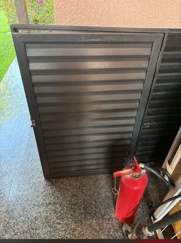 2 portas de alumínio marrom 1,00 x 0,68 cada 