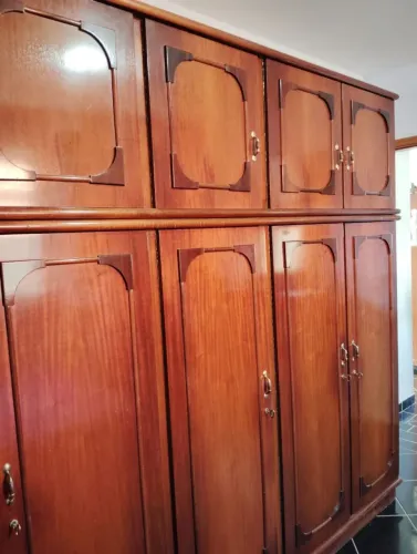 Vendo guarda-roupa madeira maciça
