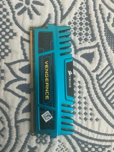 DDR3 4GB Corsair 1600mhz