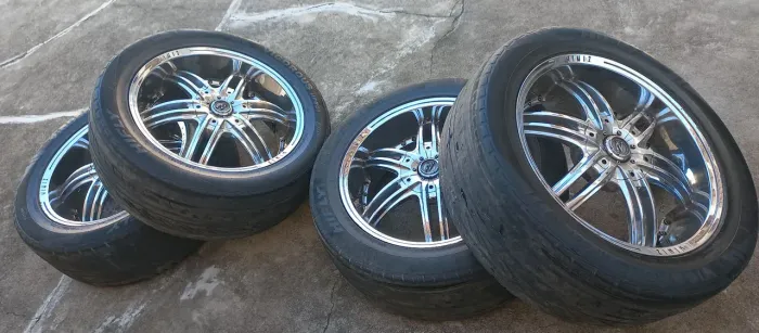 Vendo Jogo de Rodas, aro 20, Zinik, Cromadas, Multifuros