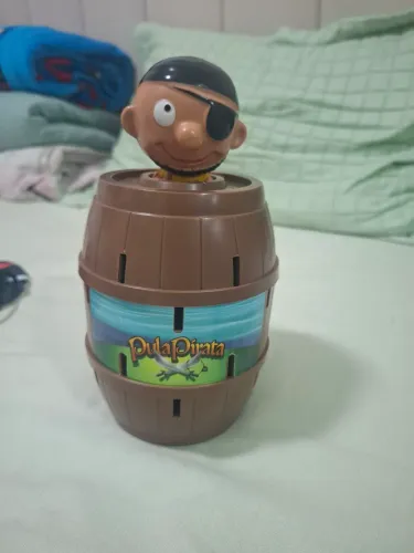 Jogo Pula Pirata (acompanha espadas)
