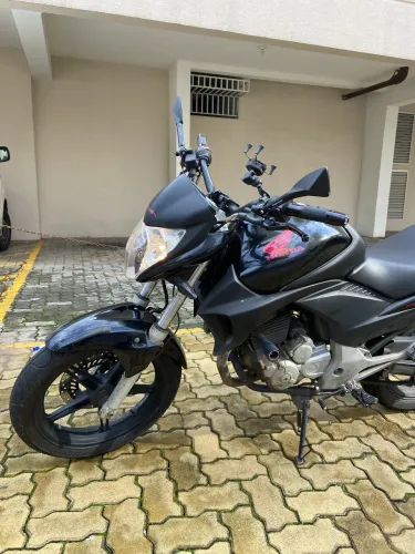 CB300 IMPECÁVEL, com peças adicionais