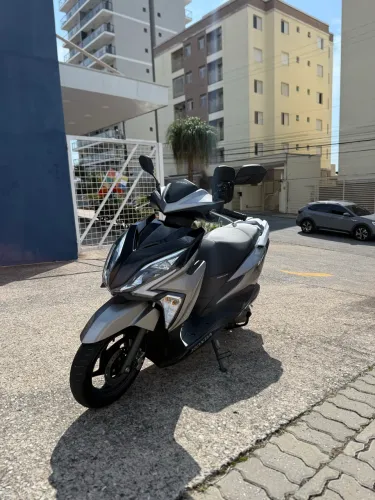 Moto único dono, manual e chave reserva