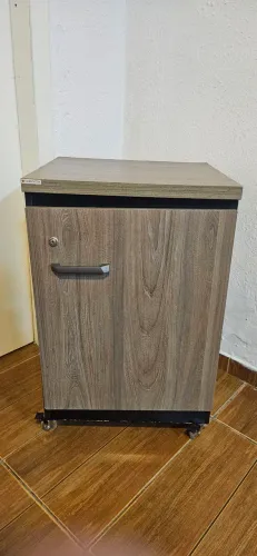 Armário para escritório em mdf com rodinhas em silicone