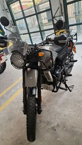 Vende-se essa moto